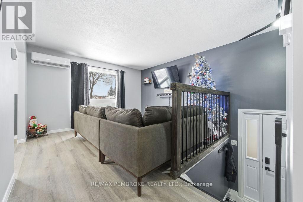 191 Cecil Street, Pembroke, Ontario K8A 8G7 - Photo 5 - X12607062