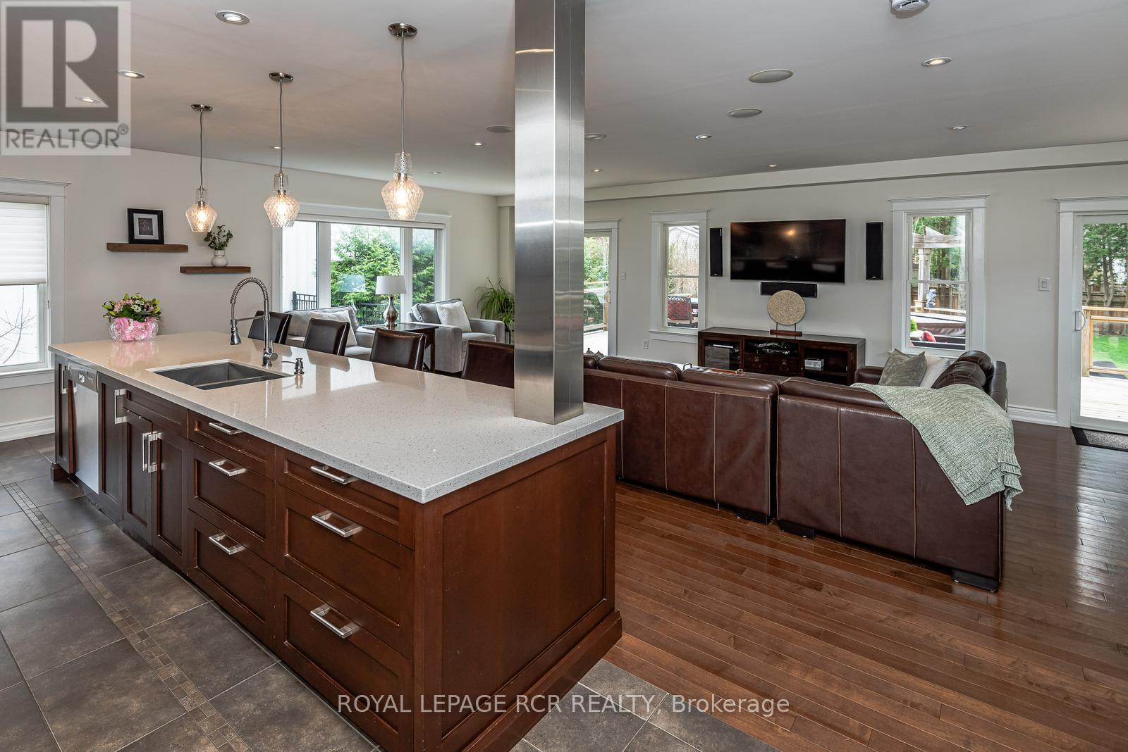 53 Metcalfe Street, Aurora, Ontario  L4G 1E5 - Photo 3 - N12423190