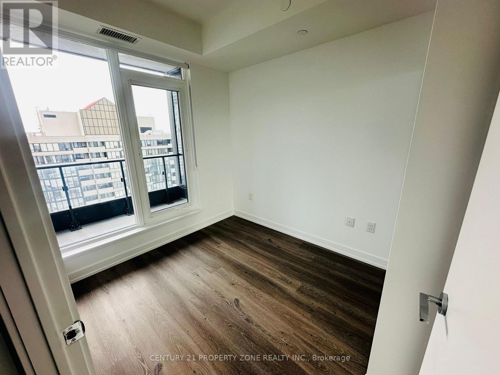 1910 - 395 Square One Drive, Mississauga (City Centre), Ontario  L5B 0P6 - Photo 7 - W12588144