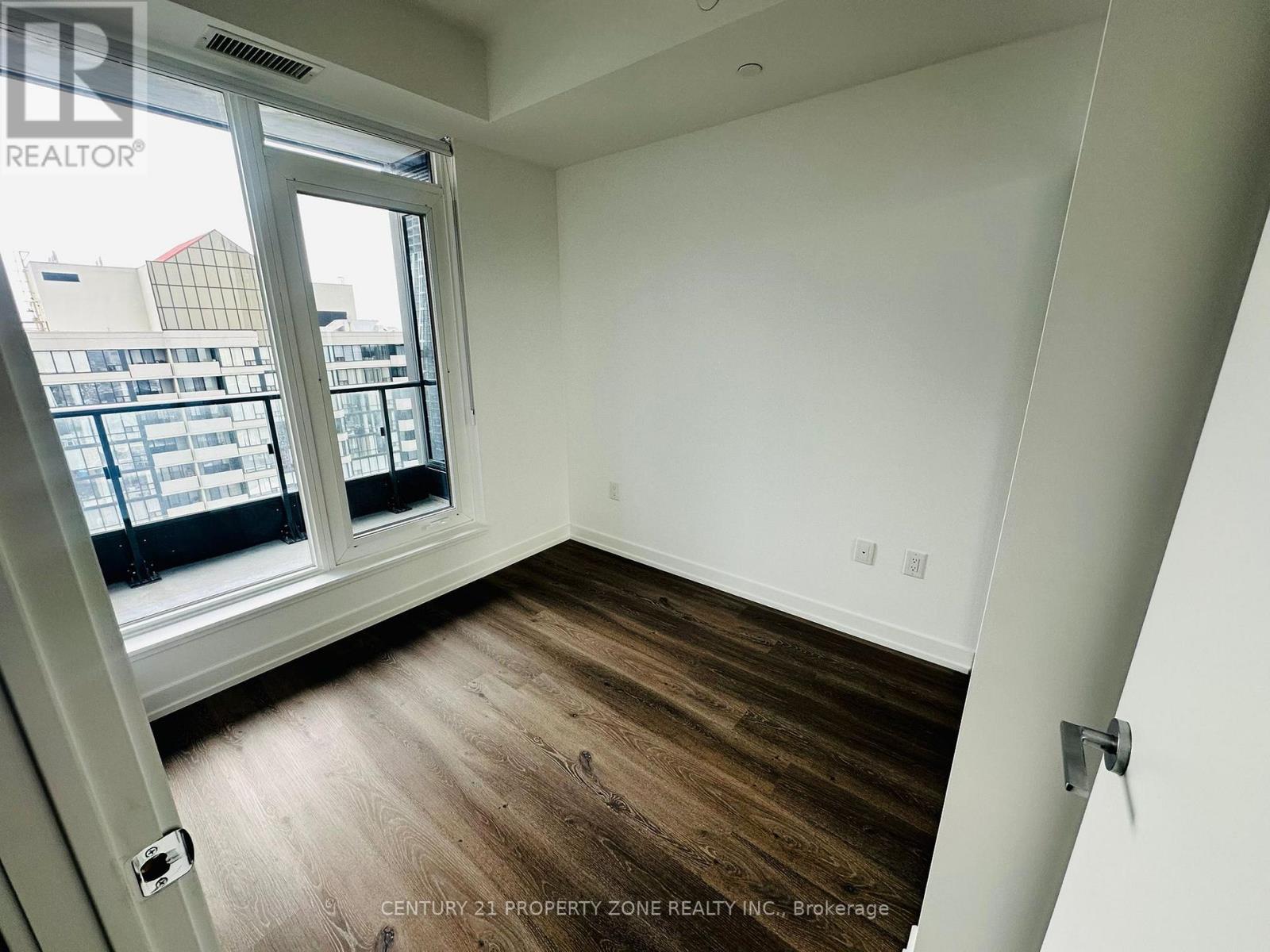 1910 - 395 Square One Drive, Mississauga (City Centre), Ontario  L5B 0P6 - Photo 9 - W12588144