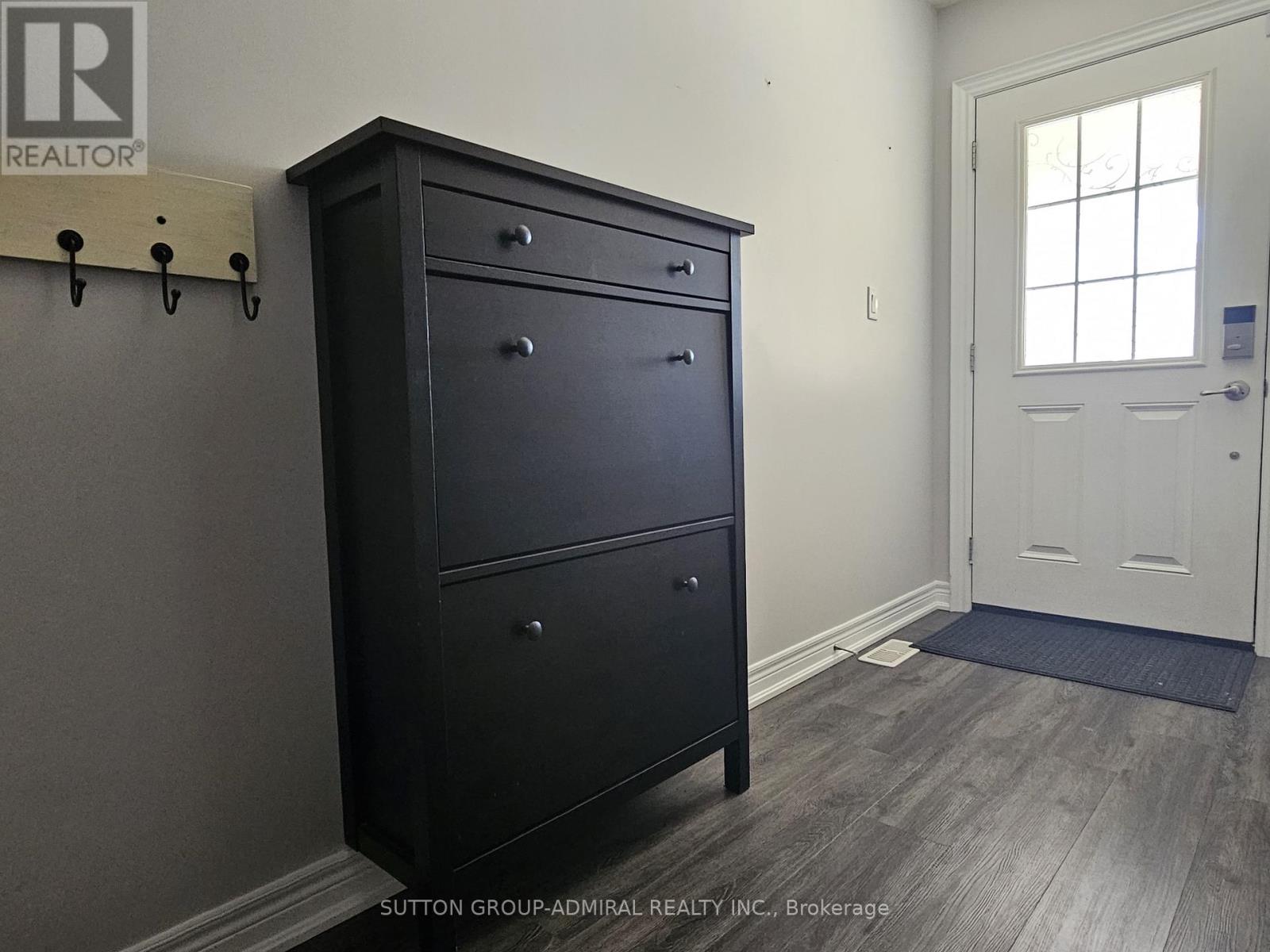 6412 Shapton Crescent, Niagara Falls, Ontario  L2H 0L8 - Photo 2 - X12606304