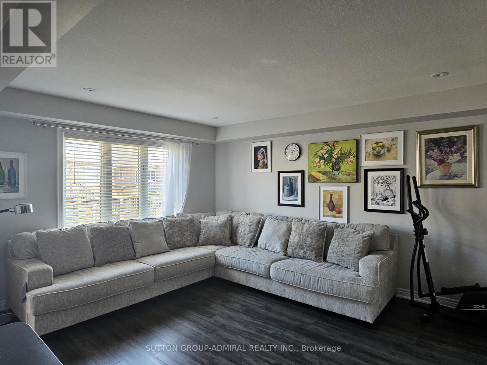 6412 Shapton Crescent, Niagara Falls, Ontario  L2H 0L8 - Photo 6 - X12606304