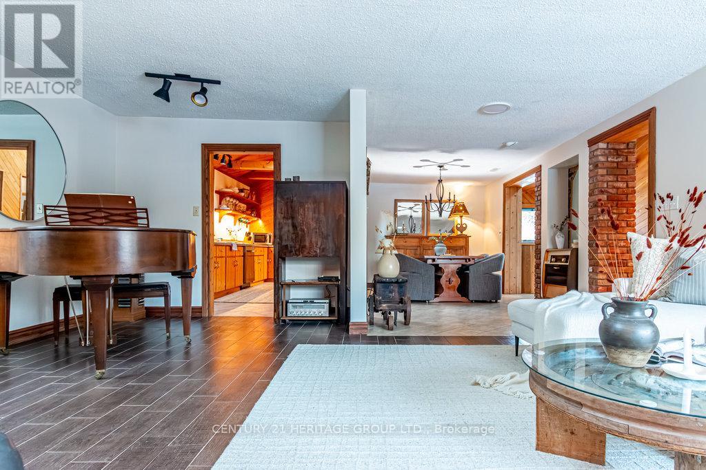 70 Home Street, Hamilton, Ontario  L9H 5W3 - Photo 14 - X12607052