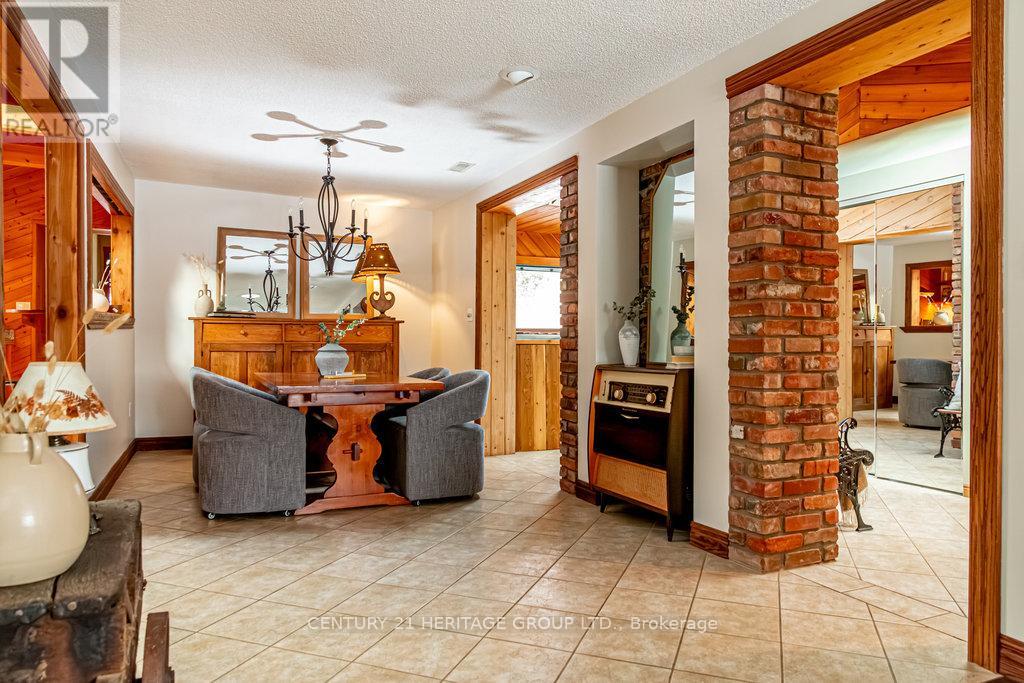 70 Home Street, Hamilton, Ontario  L9H 5W3 - Photo 19 - X12607052