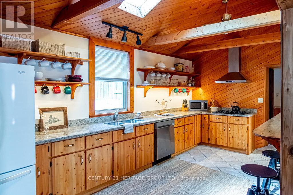 70 Home Street, Hamilton, Ontario  L9H 5W3 - Photo 20 - X12607052