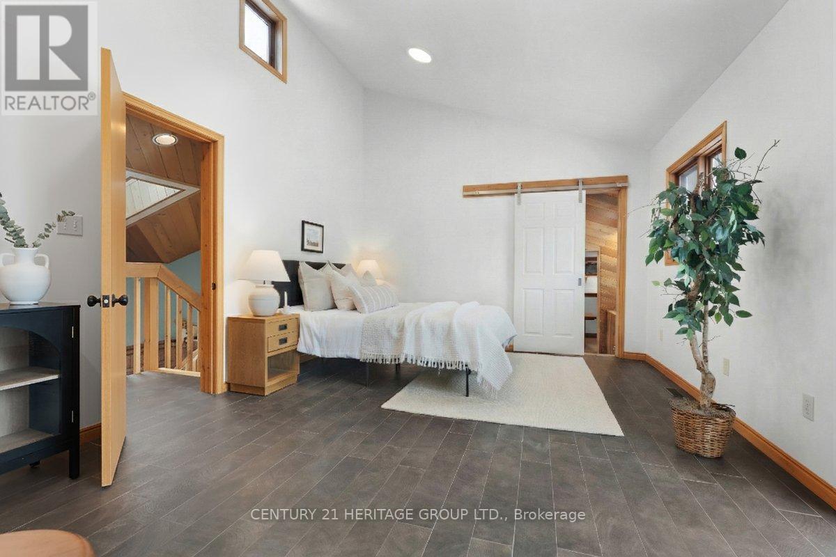 70 Home Street, Hamilton, Ontario  L9H 5W3 - Photo 28 - X12607052