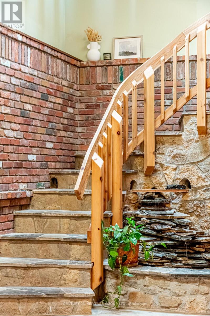 70 Home Street, Hamilton, Ontario  L9H 5W3 - Photo 36 - X12607052