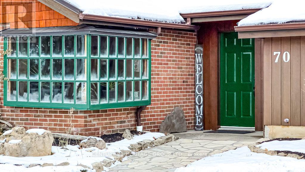 70 Home Street, Hamilton, Ontario  L9H 5W3 - Photo 4 - X12607052