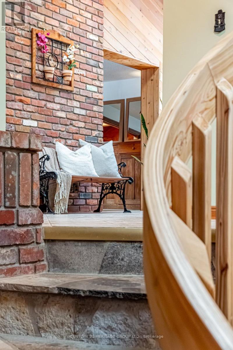 70 Home Street, Hamilton, Ontario  L9H 5W3 - Photo 6 - X12607052