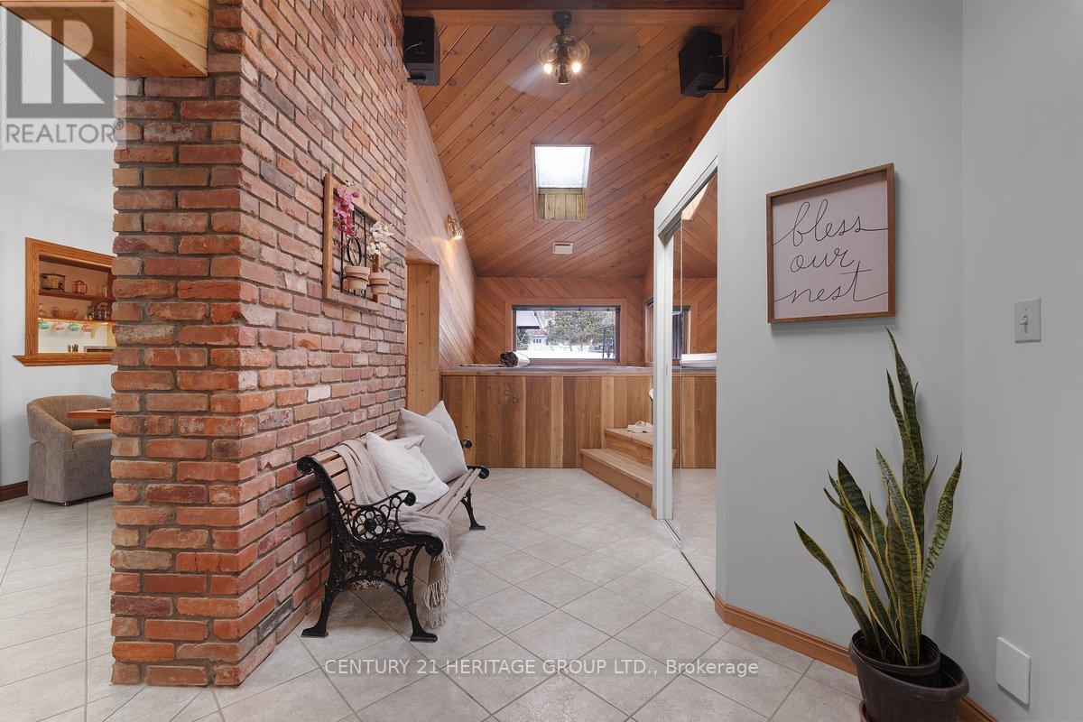 70 Home Street, Hamilton, Ontario  L9H 5W3 - Photo 7 - X12607052