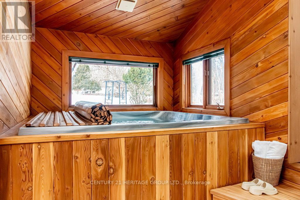 70 Home Street, Hamilton, Ontario  L9H 5W3 - Photo 8 - X12607052