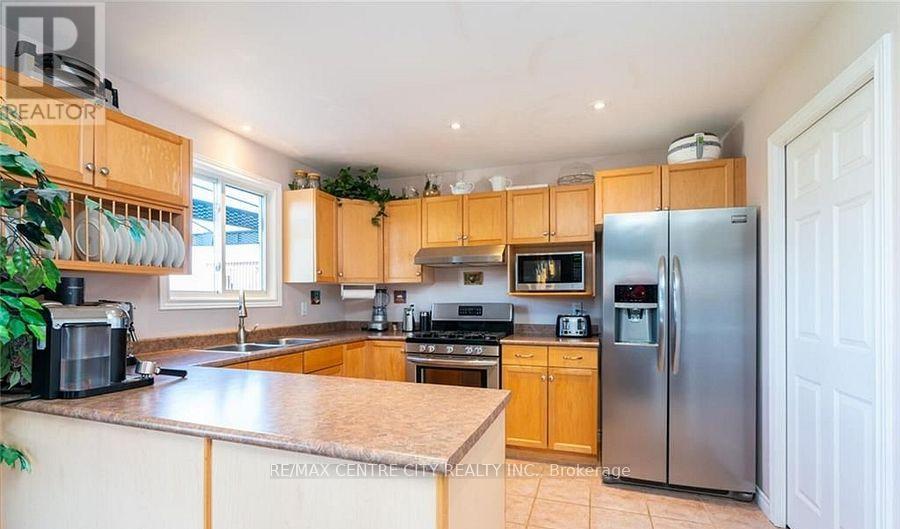 79 Donker Drive, St. Thomas, Ontario N5P 4L2 - Photo 12 - X12607070