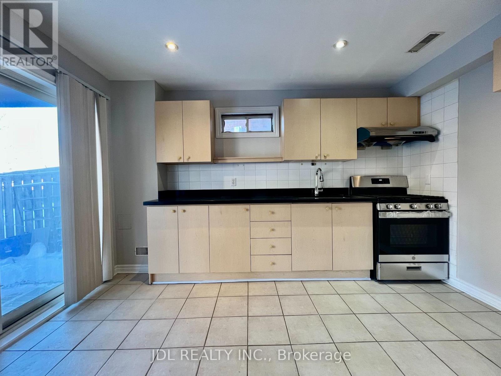 Walkout Basement Only - 72 Fortune Crescent, Richmond Hill, Ontario  L4S 1T5 - Photo 15 - N12603338