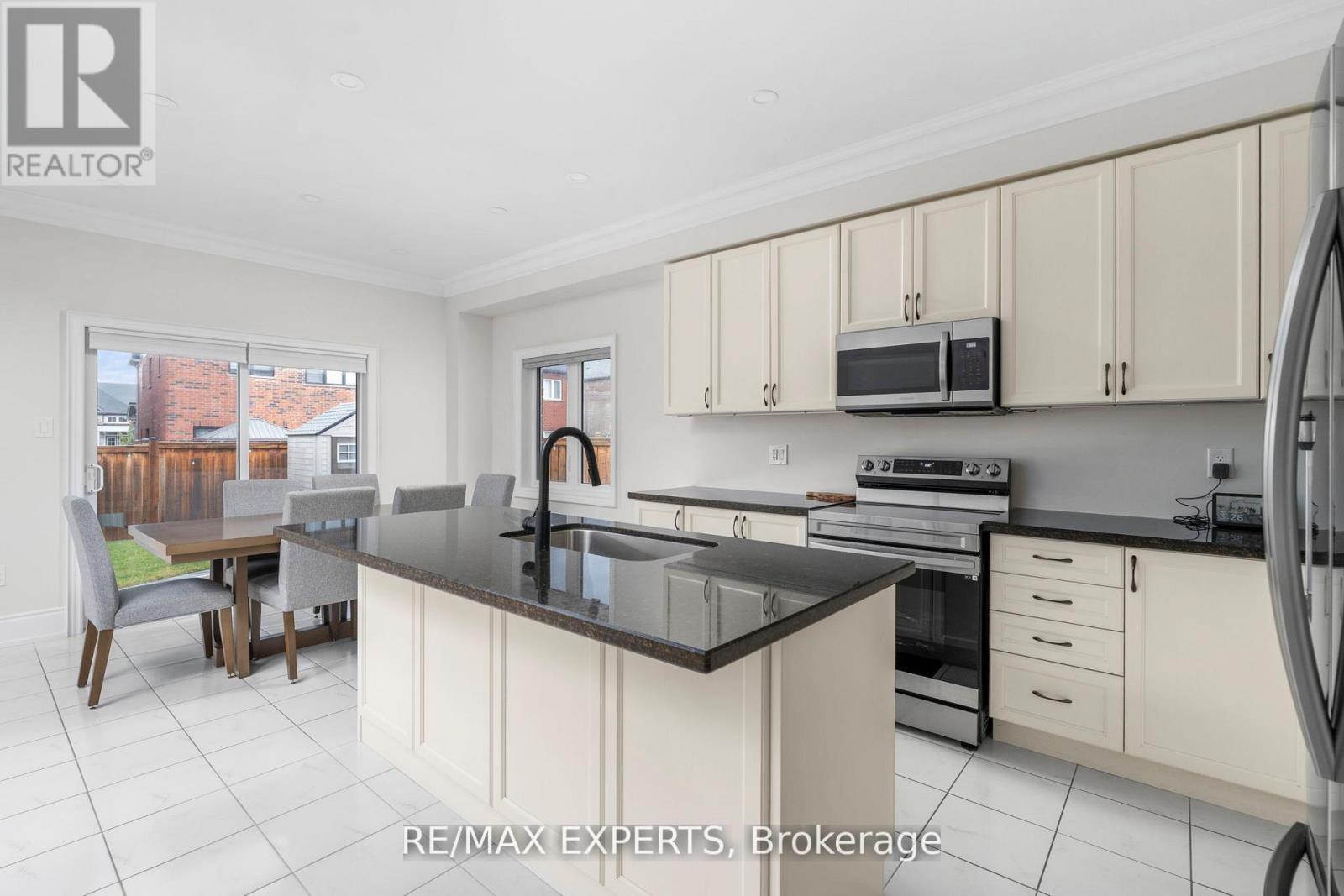 1430 Farrow Crescent, Innisfil, Ontario  L9S 0L6 - Photo 10 - N12593992