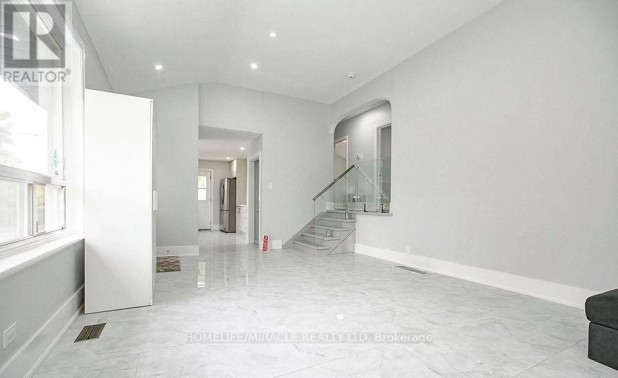 76 Raylawn Crescent, Halton Hills, Ontario  L7G 4N1 - Photo 11 - W12607074