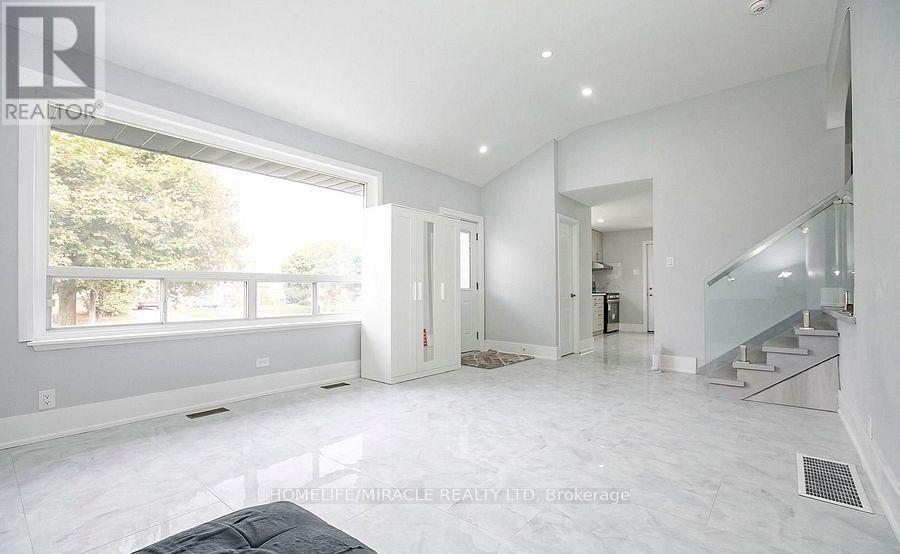 76 Raylawn Crescent, Halton Hills, Ontario  L7G 4N1 - Photo 12 - W12607074