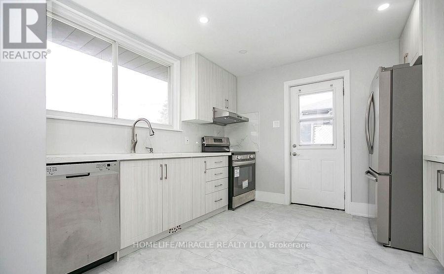 76 Raylawn Crescent, Halton Hills, Ontario  L7G 4N1 - Photo 14 - W12607074