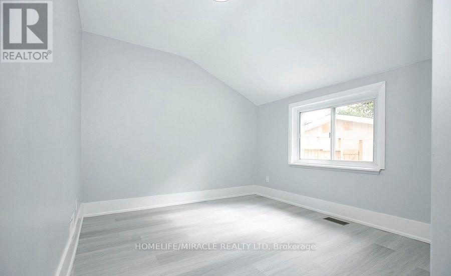 76 Raylawn Crescent, Halton Hills, Ontario  L7G 4N1 - Photo 30 - W12607074