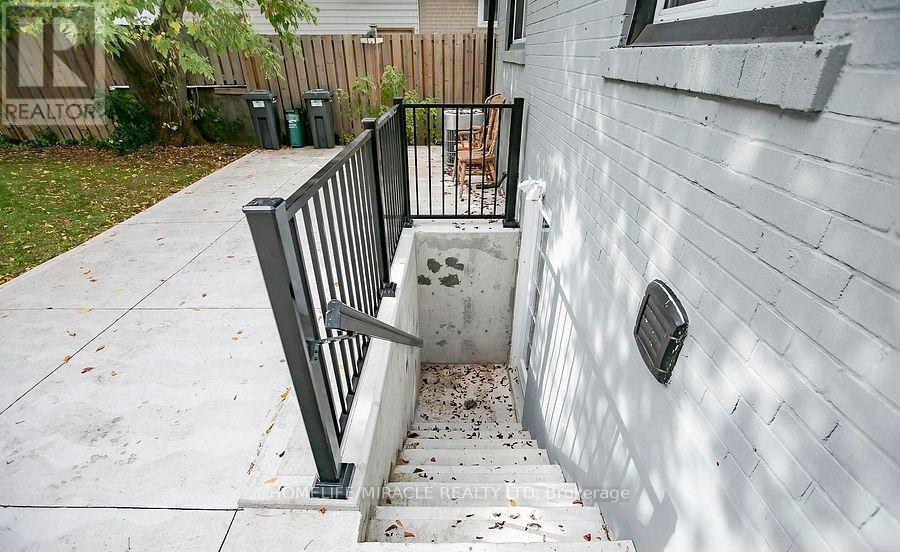 76 Raylawn Crescent, Halton Hills, Ontario  L7G 4N1 - Photo 46 - W12607074