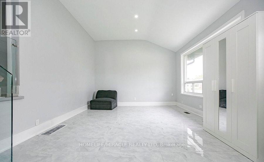 76 Raylawn Crescent, Halton Hills, Ontario  L7G 4N1 - Photo 9 - W12607074