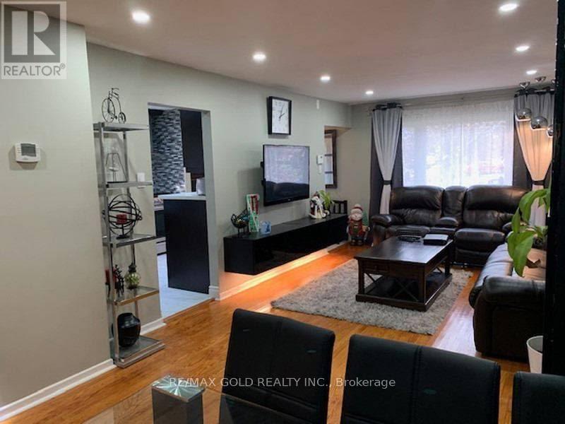 Upper - 27 Brookdale Crescent W, Brampton, Ontario  L6T 1M8 - Photo 5 - W12607096