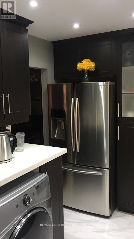 Upper - 27 Brookdale Crescent W, Brampton, Ontario  L6T 1M8 - Photo 9 - W12607096