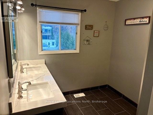 40 Vanier Street, Tiny, Ontario  L9M 0J2 - Photo 12 - S12605746