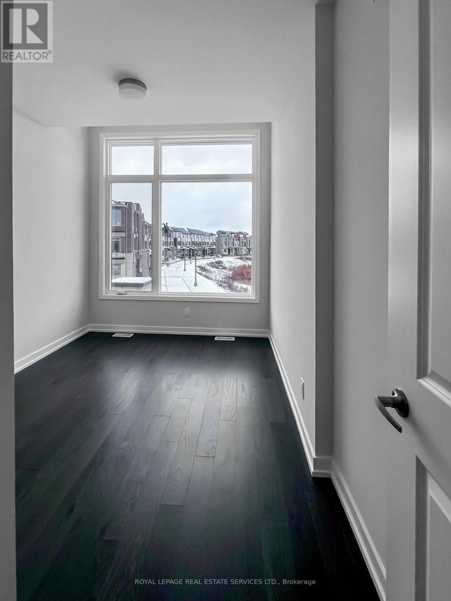 1215 Dartmouth Crescent, Oakville, Ontario  L6H 8C1 - Photo 10 - W12592278