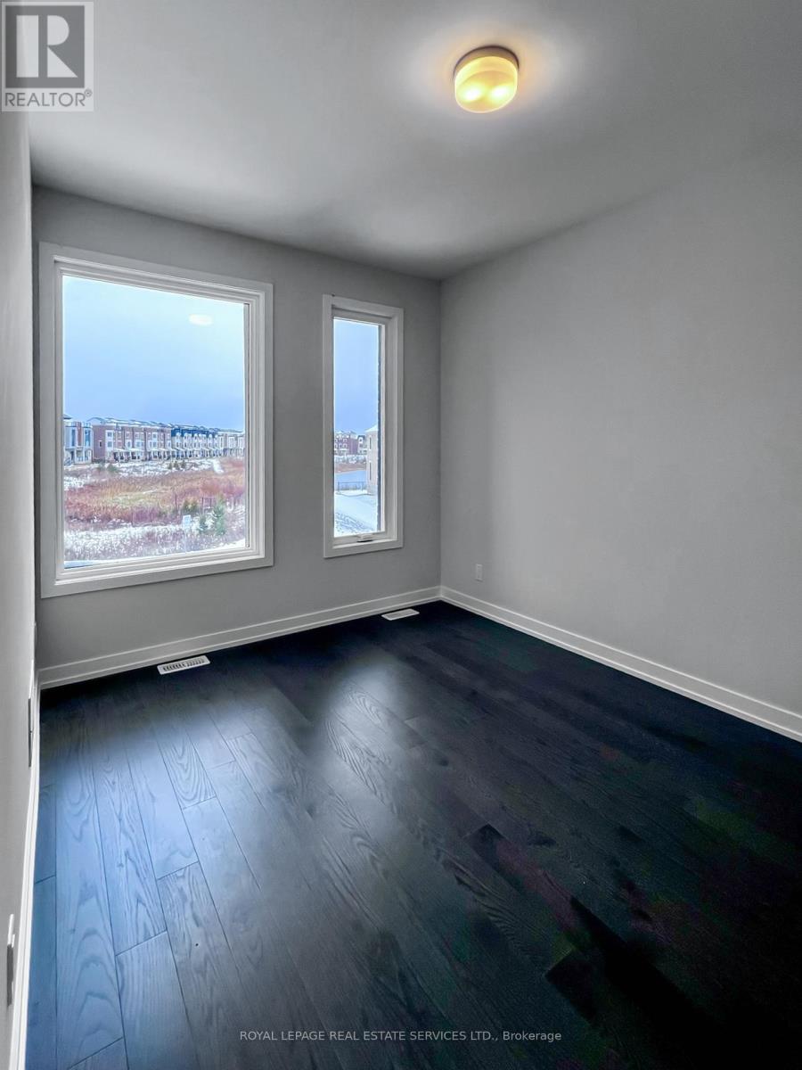 1215 Dartmouth Crescent, Oakville, Ontario  L6H 8C1 - Photo 11 - W12592278