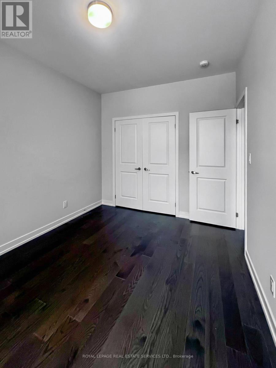 1215 Dartmouth Crescent, Oakville, Ontario  L6H 8C1 - Photo 13 - W12592278