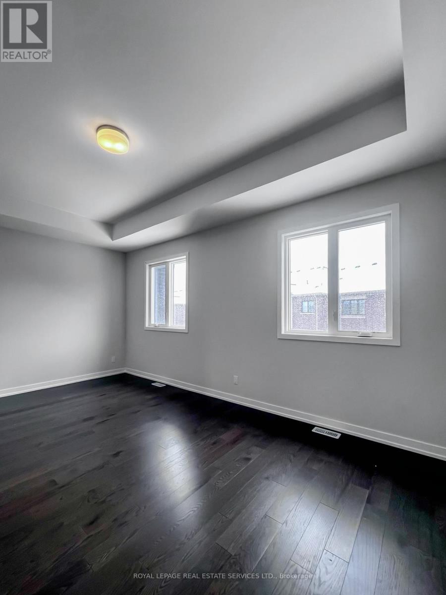 1215 Dartmouth Crescent, Oakville, Ontario  L6H 8C1 - Photo 16 - W12592278