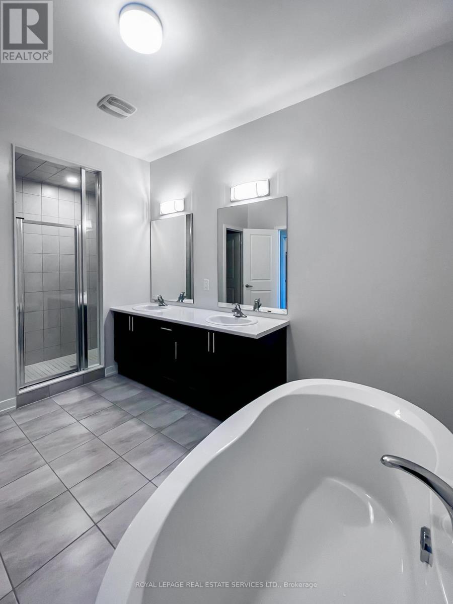 1215 Dartmouth Crescent, Oakville, Ontario  L6H 8C1 - Photo 21 - W12592278