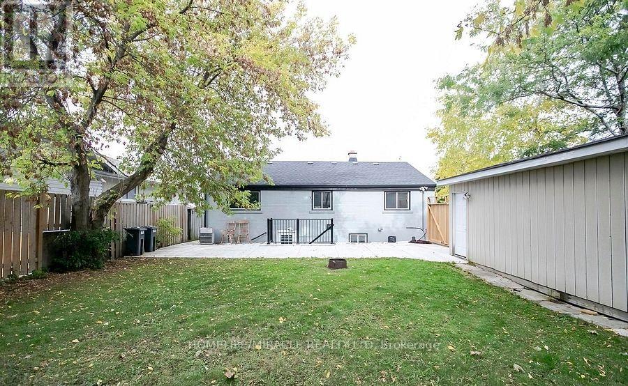 76 Raylawn Crescent, Halton Hills, Ontario  L7G 4N1 - Photo 2 - W12607074