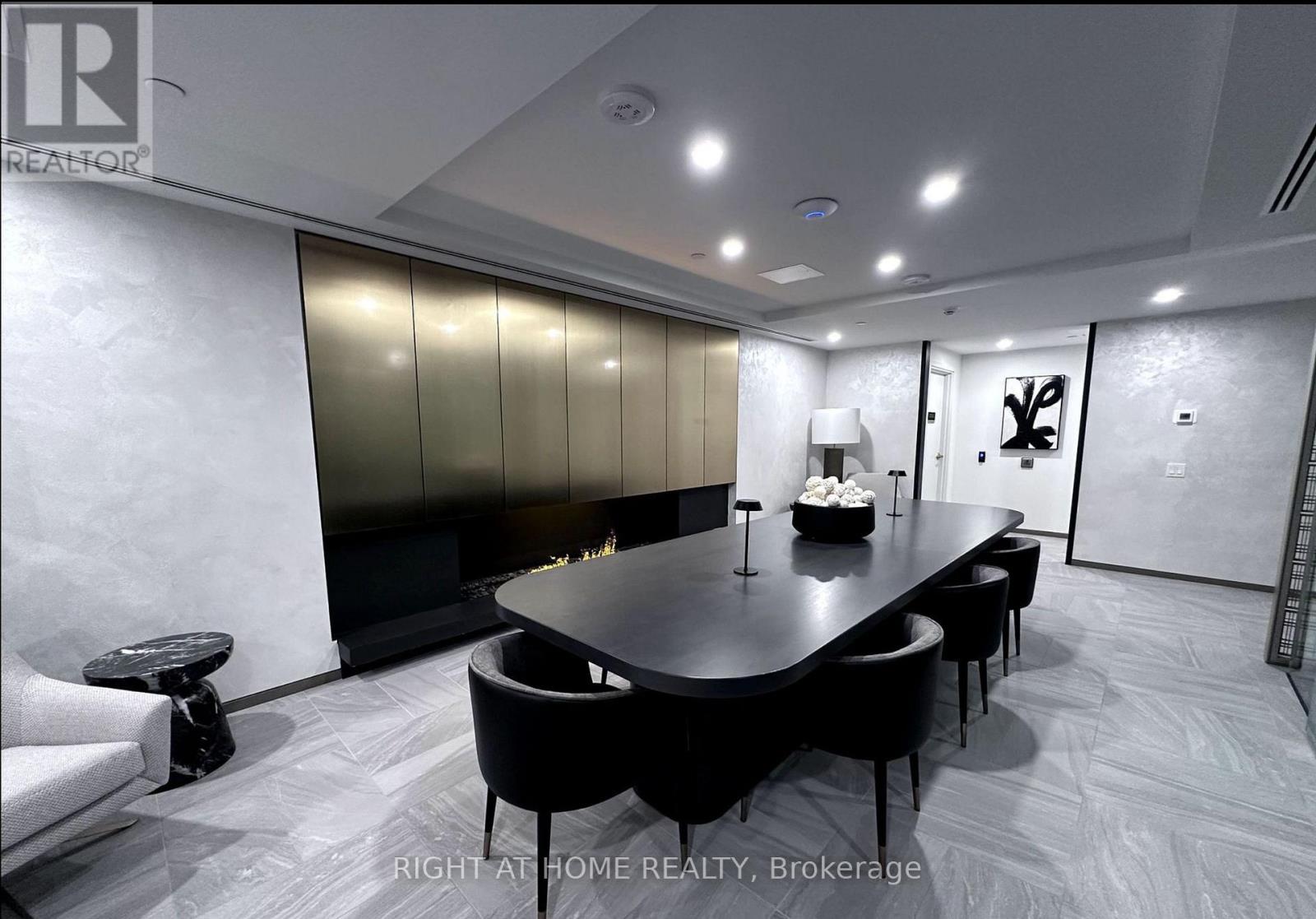 512 - 93 Arthur Street S, Guelph, Ontario  N1E 0T3 - Photo 3 - X12607100