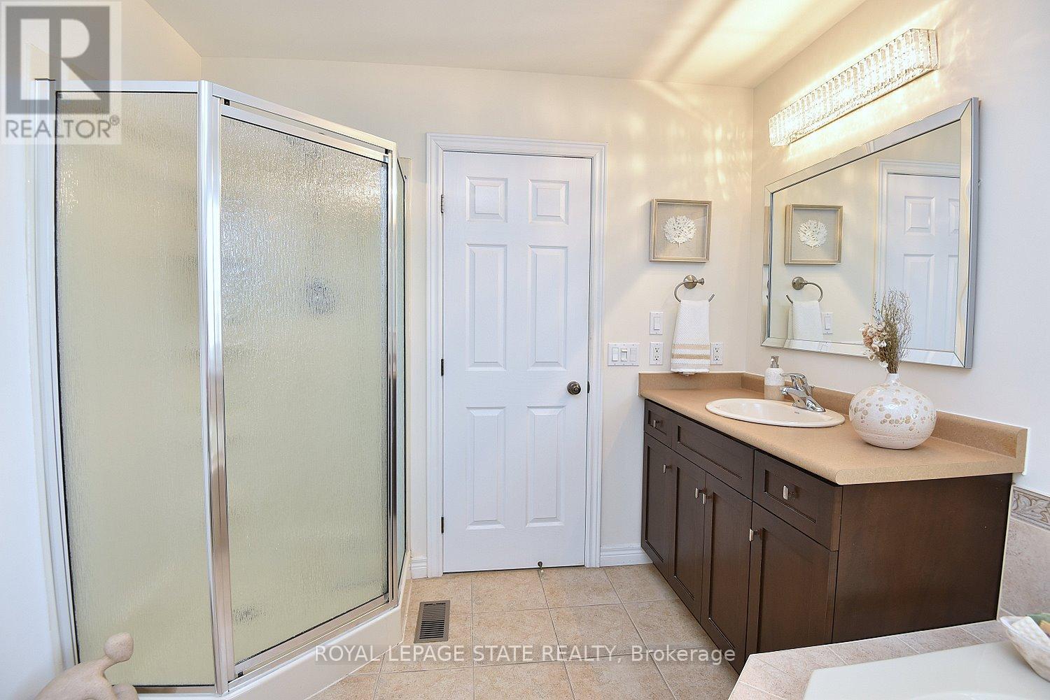 12 Degrow Crescent, Hamilton, Ontario  L0R 1C0 - Photo 33 - X12419183