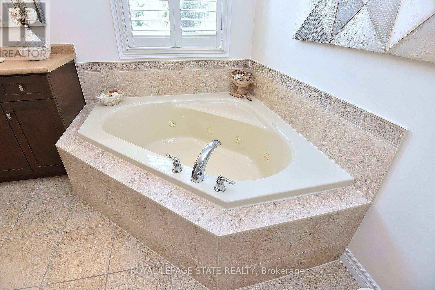 12 Degrow Crescent, Hamilton, Ontario  L0R 1C0 - Photo 31 - X12419183