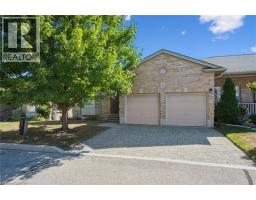 900 DOON VILLAGE Road Unit# 4, Kitchener, Ontario