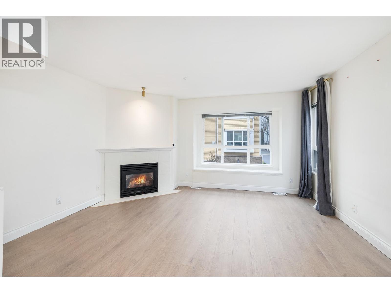 8431 Jellicoe Street, Vancouver, British Columbia  V5S 2J4 - Photo 3 - R3072635