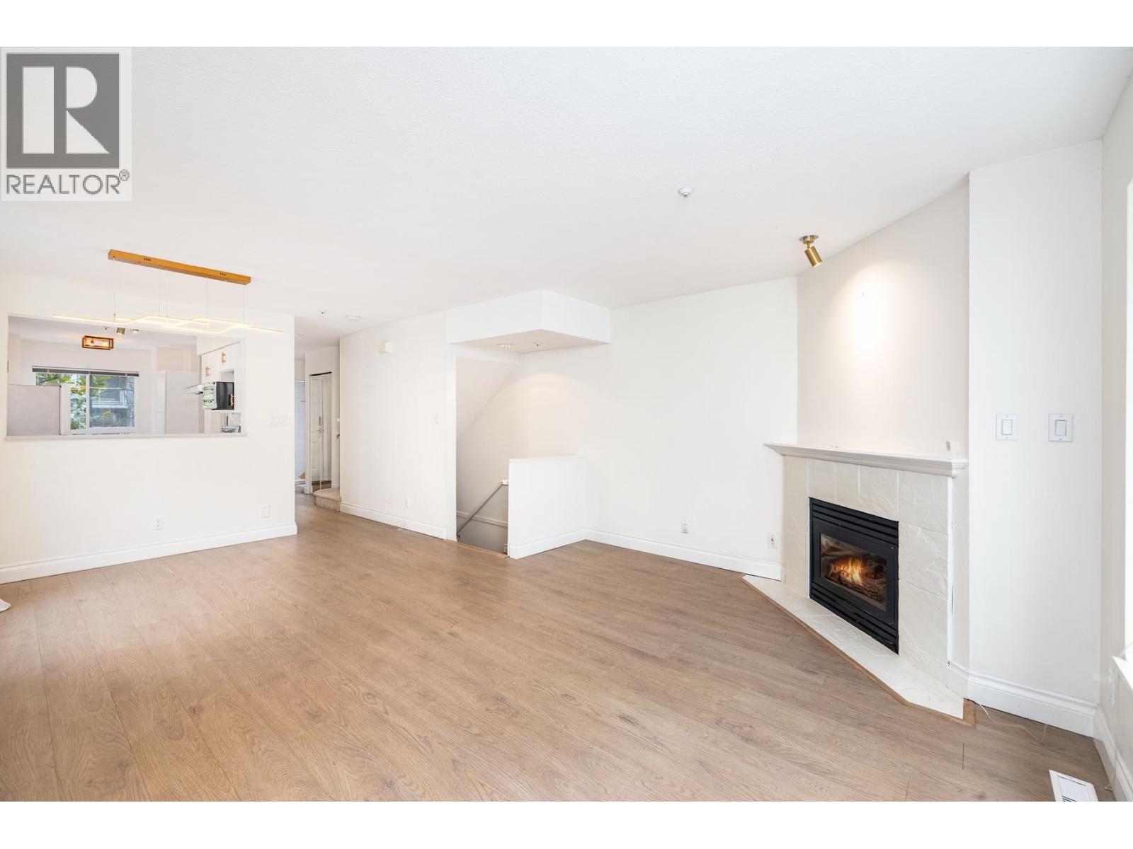 8431 Jellicoe Street, Vancouver, British Columbia  V5S 2J4 - Photo 4 - R3072635