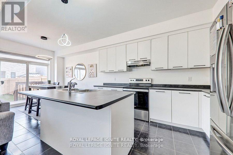 35 Peter Hogg Court, Whitby, Ontario  L1P 0N2 - Photo 11 - E12607124