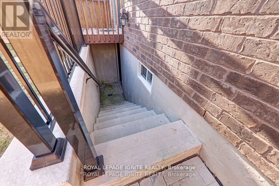 35 Peter Hogg Court, Whitby, Ontario  L1P 0N2 - Photo 32 - E12607124