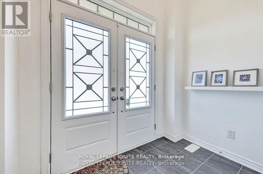 35 Peter Hogg Court, Whitby, Ontario  L1P 0N2 - Photo 4 - E12607124