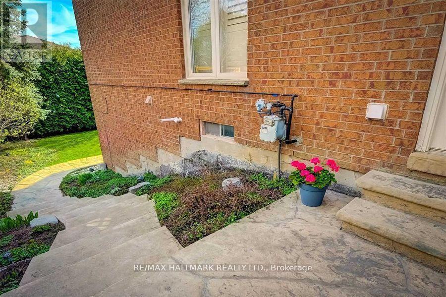 Bsmt - 76 Topham Crescent, Richmond Hill (Westbrook), Ontario  L4C 9G9 - Photo 2 - N12607128