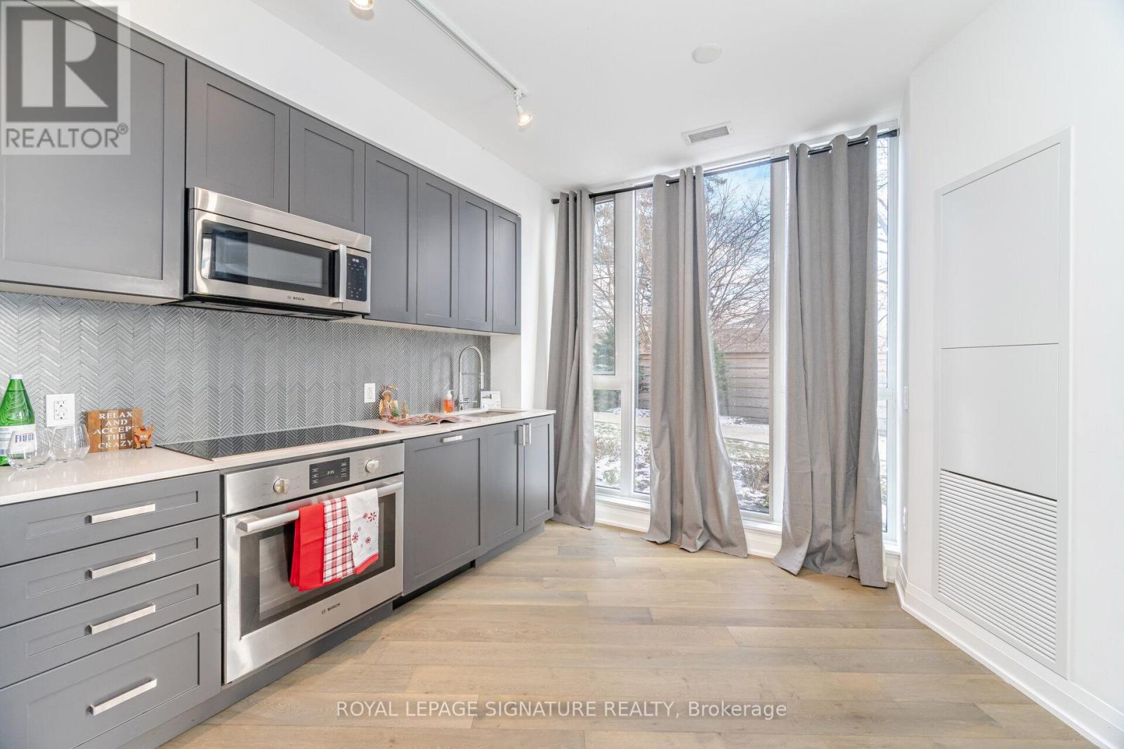 109 - 293 The Kingsway, Toronto, Ontario  M9A 0E8 - Photo 10 - W12604000