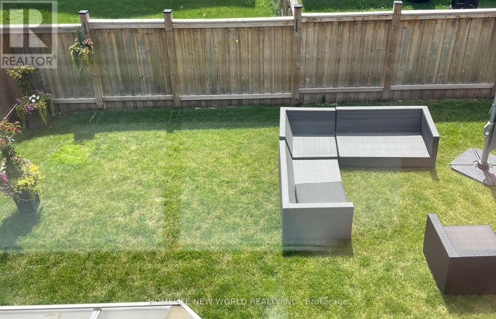 24 Monarch Drive, Halton Hills, Ontario  L7G 0M6 - Photo 3 - W12607140