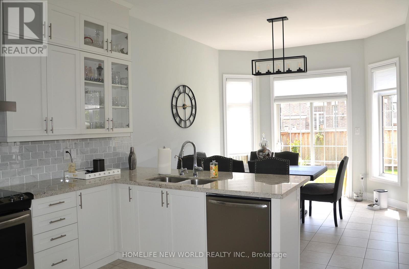 24 Monarch Drive, Halton Hills, Ontario  L7G 0M6 - Photo 5 - W12607140