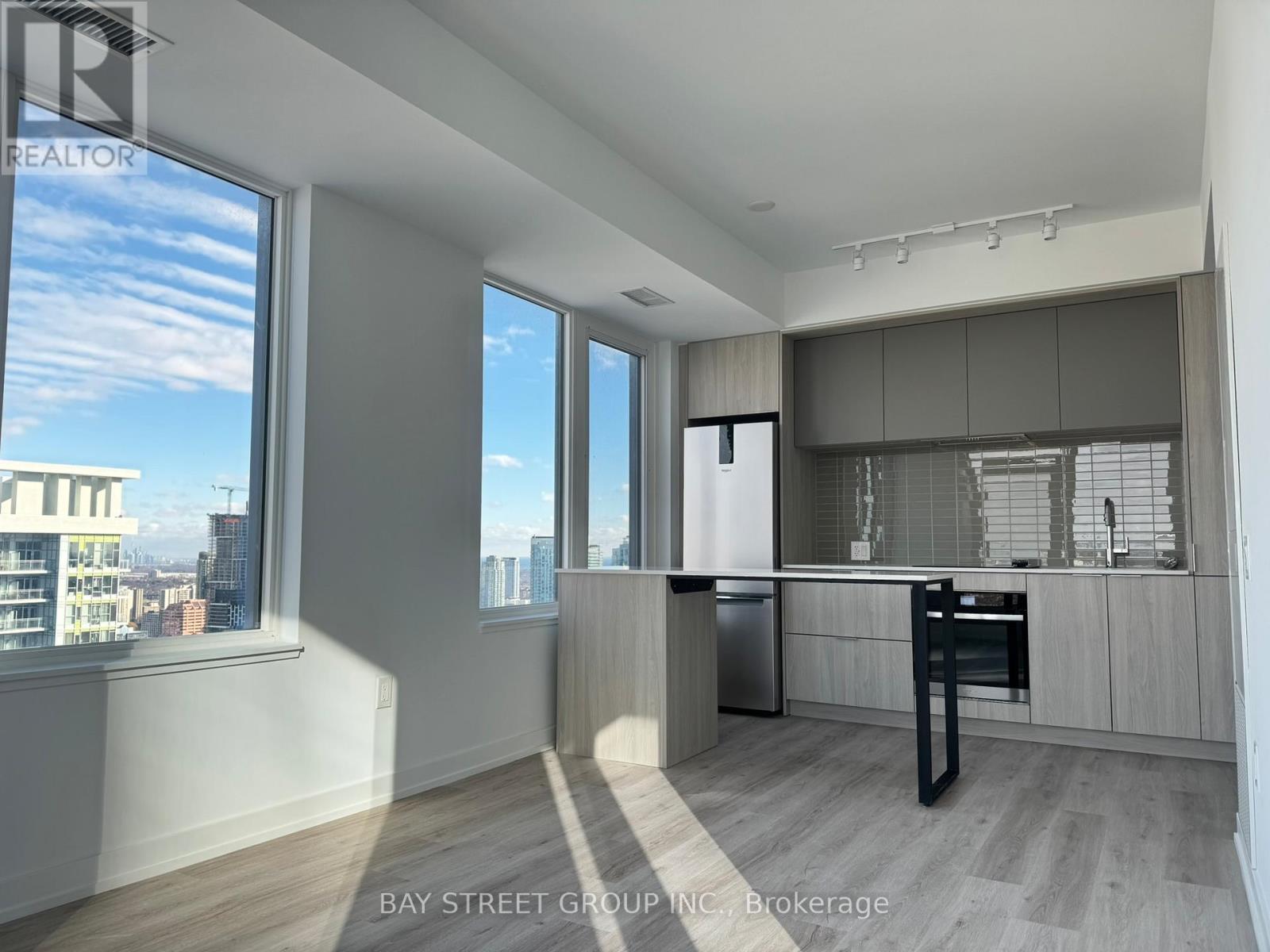 3103 - 395 Square One Drive, Mississauga, Ontario  L5B 0P6 - Photo 3 - W12607144