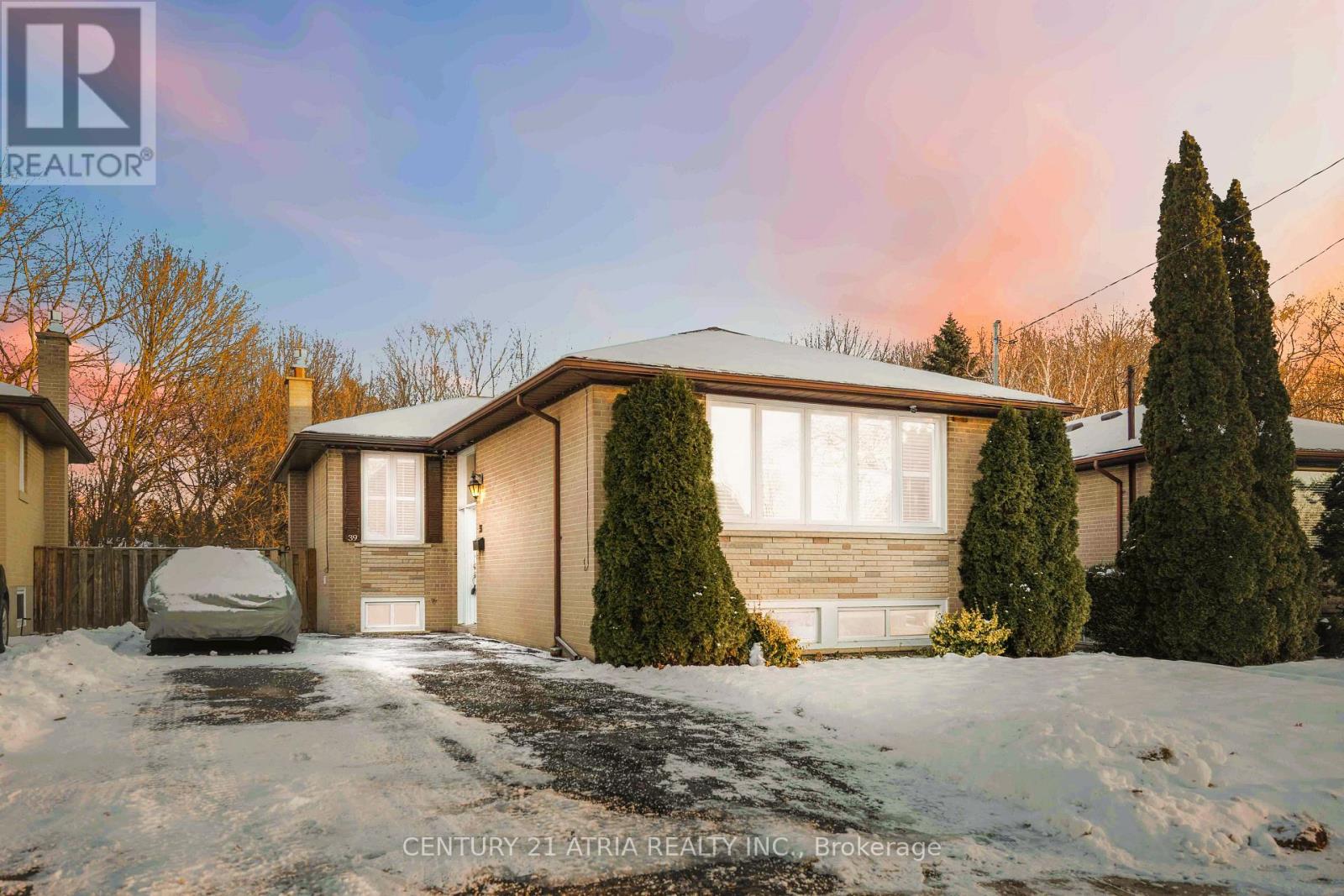 39 Amberdale Drive, Toronto, Ontario  M1P 4B9 - Photo 2 - E12606406