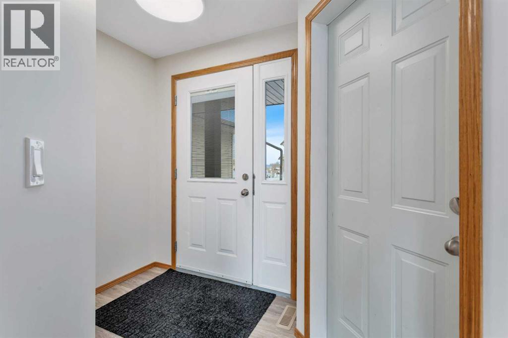 3 Lark Close, Sylvan Lake, Alberta T4S 2P6 - Photo 5 - A2273530