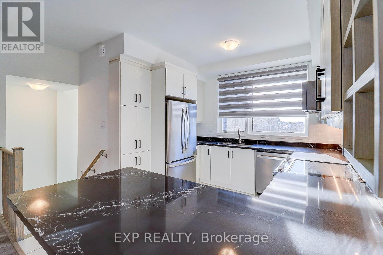 756 Heathrow Path, Oshawa (Samac), Ontario  L1K 3G4 - Photo 4 - E12607160